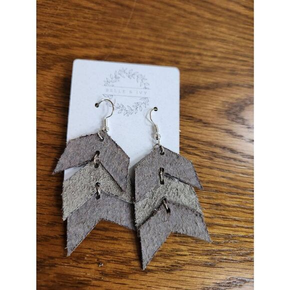 Hand cut drop earrings - Picture 5 of 5